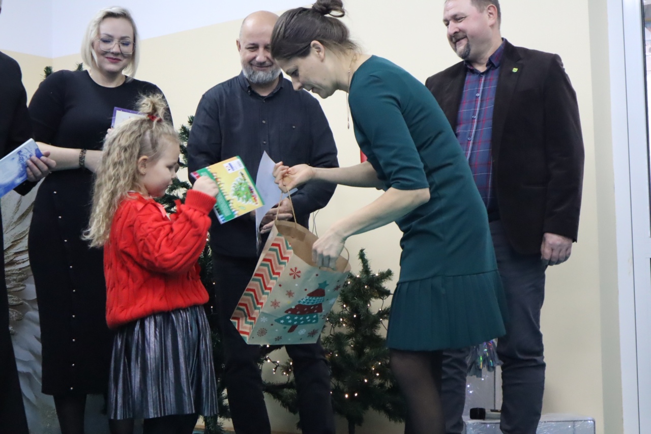 Rozśpiewane przedszkolaki wprowadzają w świąteczny nastrój! III Międzyprzedszkolny Konkurs Kolęd i Pastorałek w Dylewie fot. Gmina Kadzidło[28.11.2025] - zdjęcie #54 - eOstroleka.pl