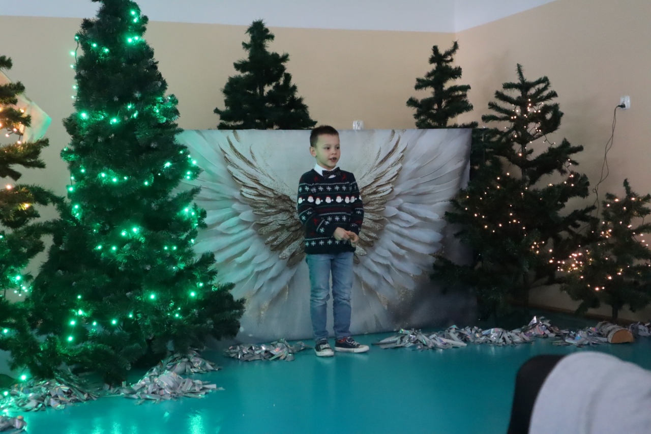 Rozśpiewane przedszkolaki wprowadzają w świąteczny nastrój! III Międzyprzedszkolny Konkurs Kolęd i Pastorałek w Dylewie fot. Gmina Kadzidło[28.11.2025] - zdjęcie #49 - eOstroleka.pl