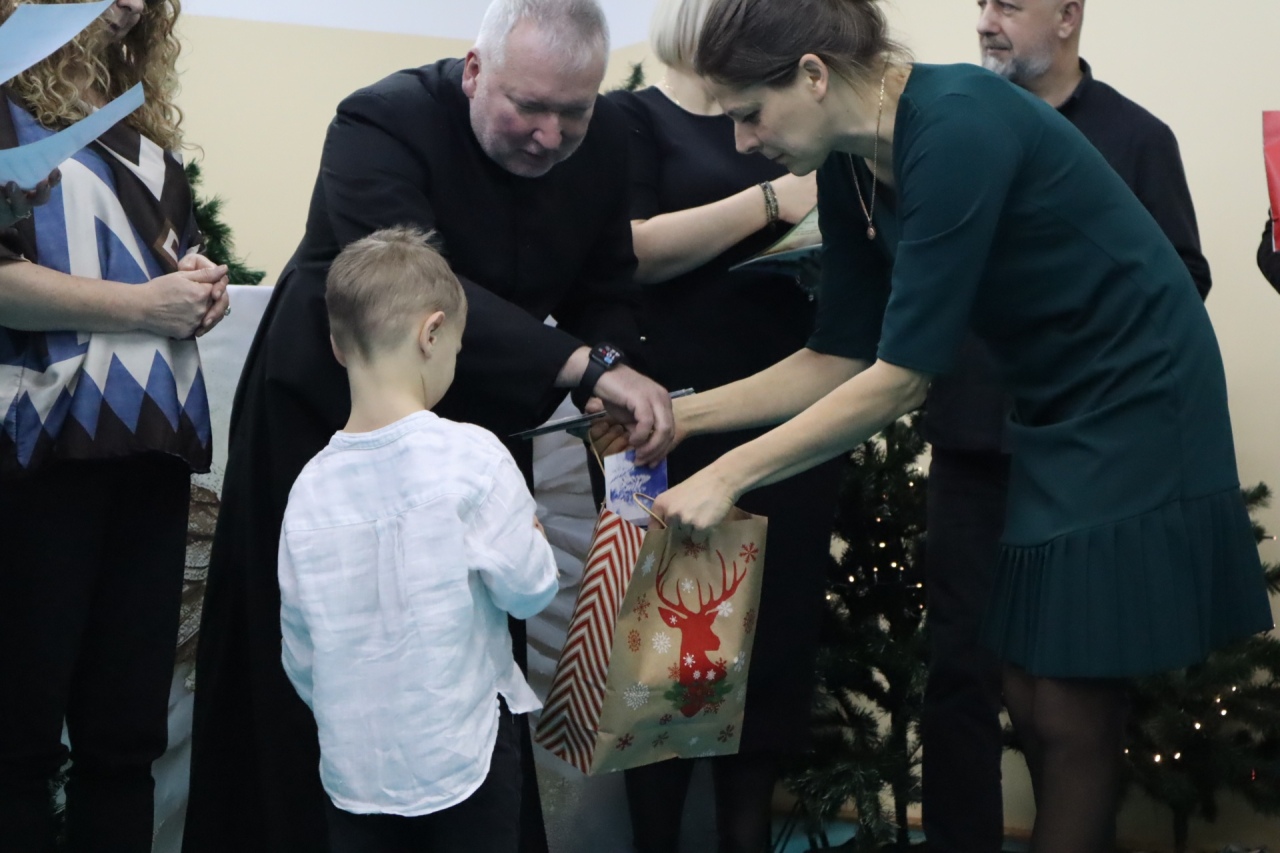 Rozśpiewane przedszkolaki wprowadzają w świąteczny nastrój! III Międzyprzedszkolny Konkurs Kolęd i Pastorałek w Dylewie fot. Gmina Kadzidło[28.11.2025] - zdjęcie #46 - eOstroleka.pl