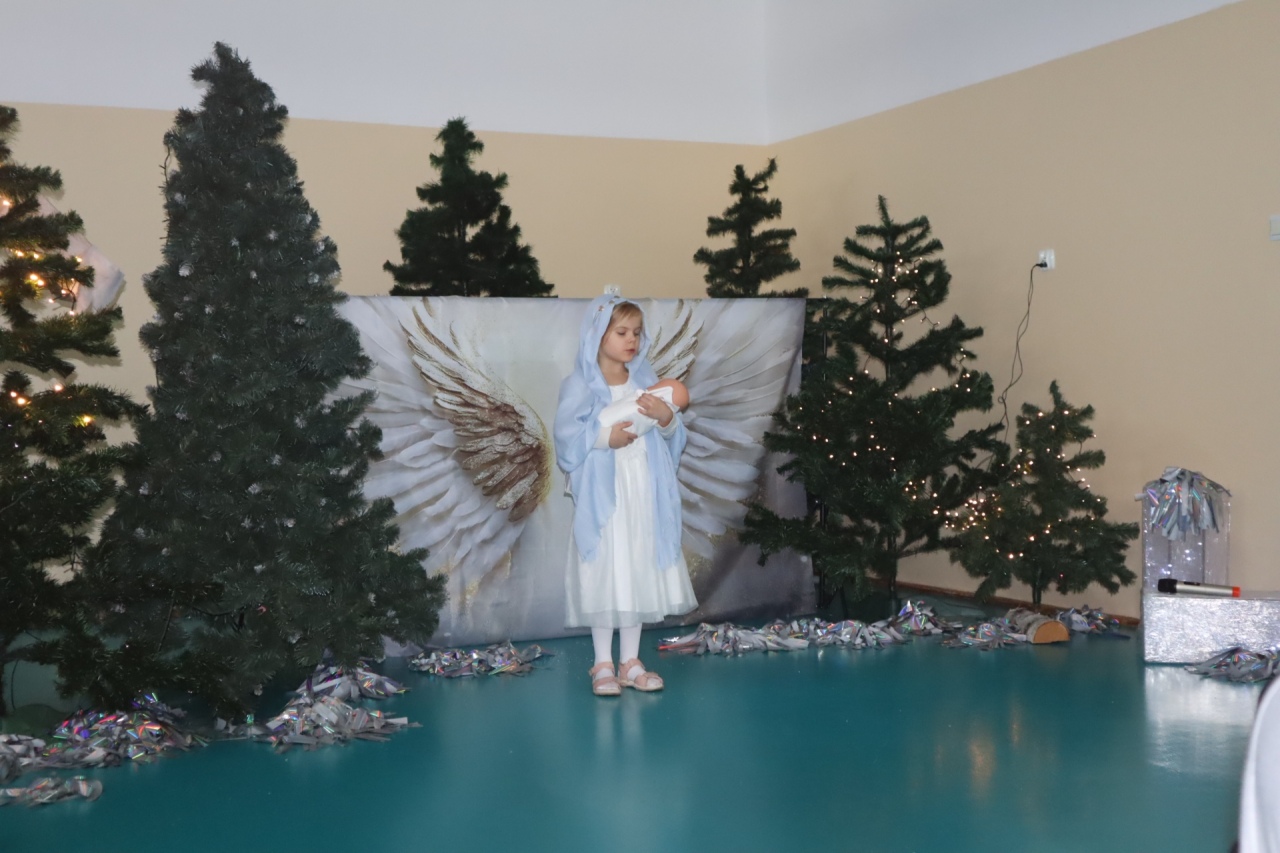 Rozśpiewane przedszkolaki wprowadzają w świąteczny nastrój! III Międzyprzedszkolny Konkurs Kolęd i Pastorałek w Dylewie fot. Gmina Kadzidło[28.11.2025] - zdjęcie #33 - eOstroleka.pl