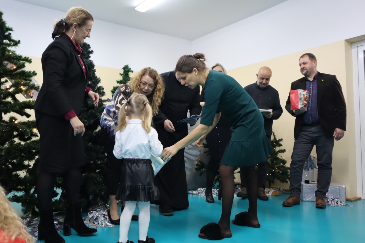 Rozśpiewane przedszkolaki wprowadzają w świąteczny nastrój! III Międzyprzedszkolny Konkurs Kolęd i Pastorałek w Dylewie fot. Gmina Kadzidło[28.11.2025] - zdjęcie #30 - eOstroleka.pl