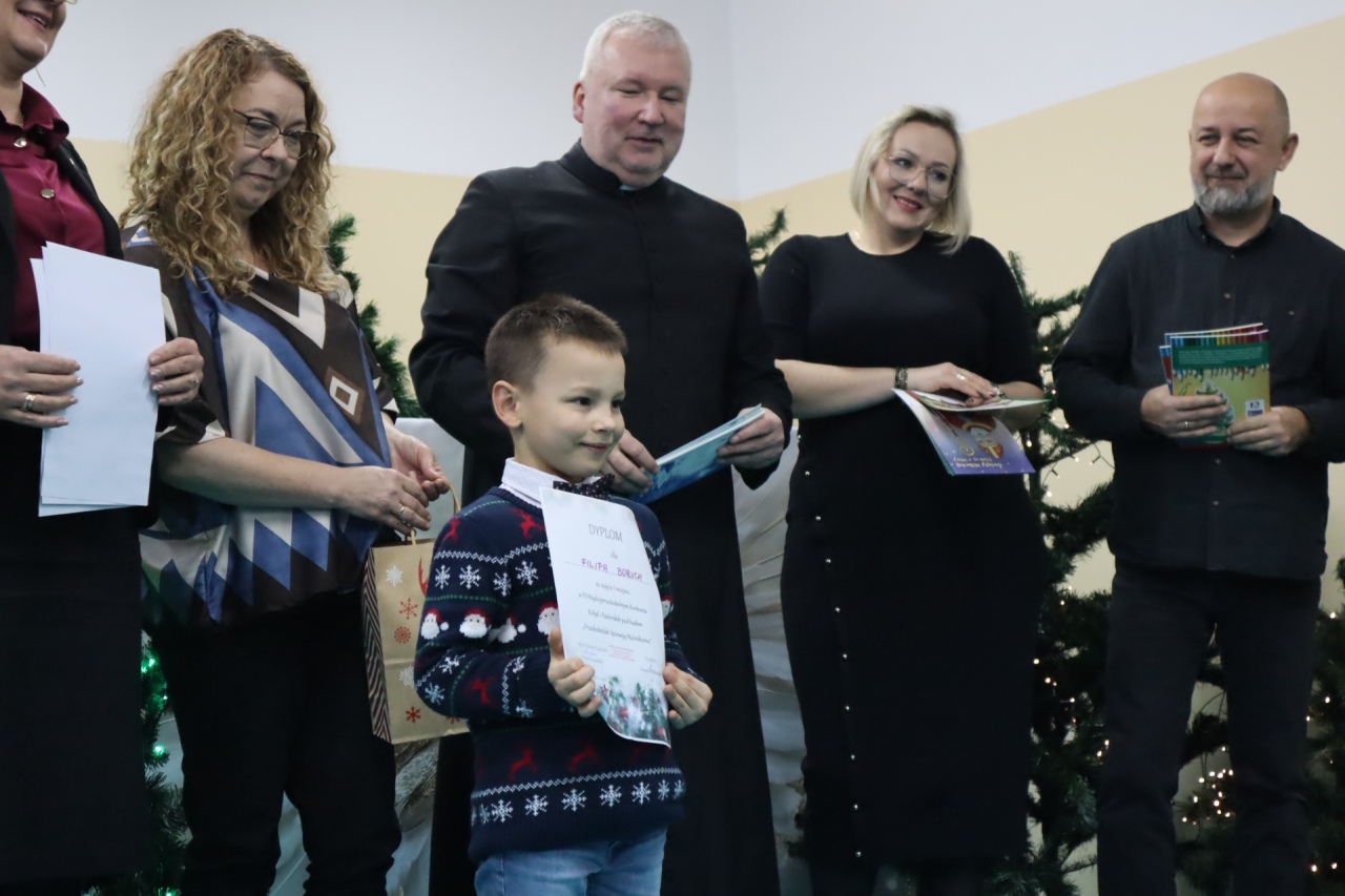 Rozśpiewane przedszkolaki wprowadzają w świąteczny nastrój! III Międzyprzedszkolny Konkurs Kolęd i Pastorałek w Dylewie fot. Gmina Kadzidło[28.11.2025] - zdjęcie #28 - eOstroleka.pl