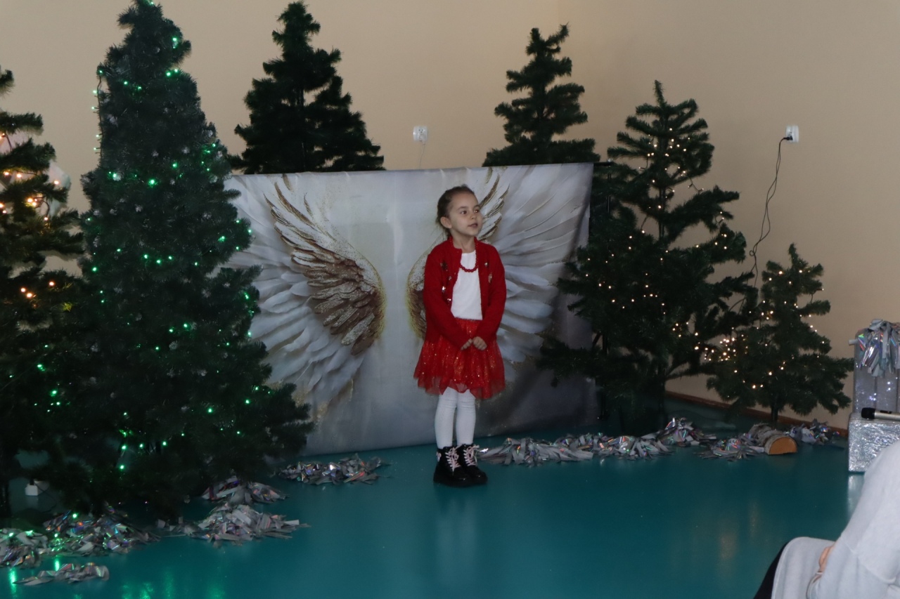 Rozśpiewane przedszkolaki wprowadzają w świąteczny nastrój! III Międzyprzedszkolny Konkurs Kolęd i Pastorałek w Dylewie fot. Gmina Kadzidło[28.11.2025] - zdjęcie #25 - eOstroleka.pl