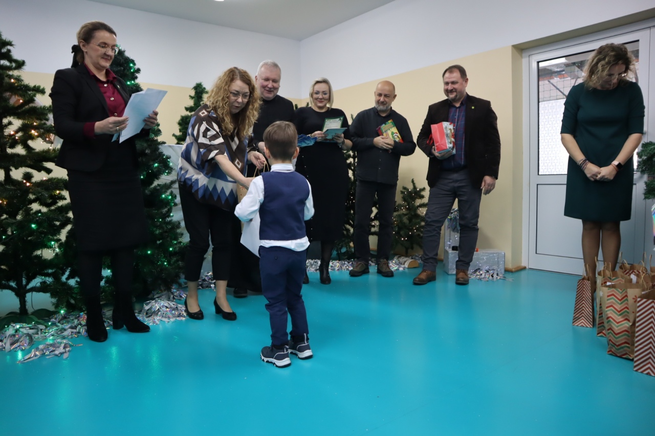 Rozśpiewane przedszkolaki wprowadzają w świąteczny nastrój! III Międzyprzedszkolny Konkurs Kolęd i Pastorałek w Dylewie fot. Gmina Kadzidło[28.11.2025] - zdjęcie #16 - eOstroleka.pl