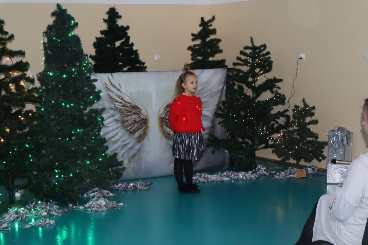 Rozśpiewane przedszkolaki wprowadzają w świąteczny nastrój! III Międzyprzedszkolny Konkurs Kolęd i Pastorałek w Dylewie fot. Gmina Kadzidło[28.11.2025] - zdjęcie #6 - eOstroleka.pl