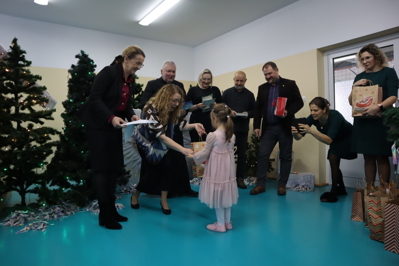 Rozśpiewane przedszkolaki wprowadzają w świąteczny nastrój! III Międzyprzedszkolny Konkurs Kolęd i Pastorałek w Dylewie fot. Gmina Kadzidło[28.11.2025] - zdjęcie #2 - eOstroleka.pl
