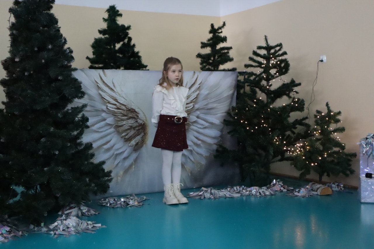 Rozśpiewane przedszkolaki wprowadzają w świąteczny nastrój! III Międzyprzedszkolny Konkurs Kolęd i Pastorałek w Dylewie fot. Gmina Kadzidło[28.11.2025] - zdjęcie #1 - eOstroleka.pl