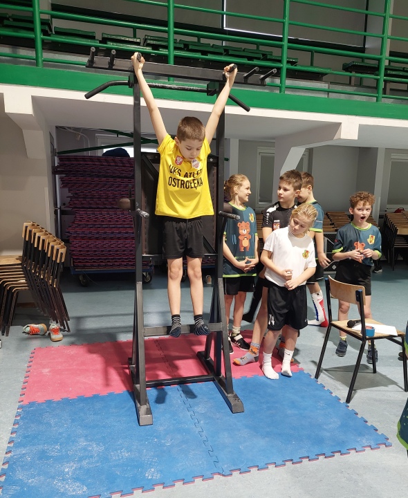 Wielobój atletyczny z udziałem UKS Atleta Ostrołęka 6.12.2025 - zdjęcie #11 - eOstroleka.pl