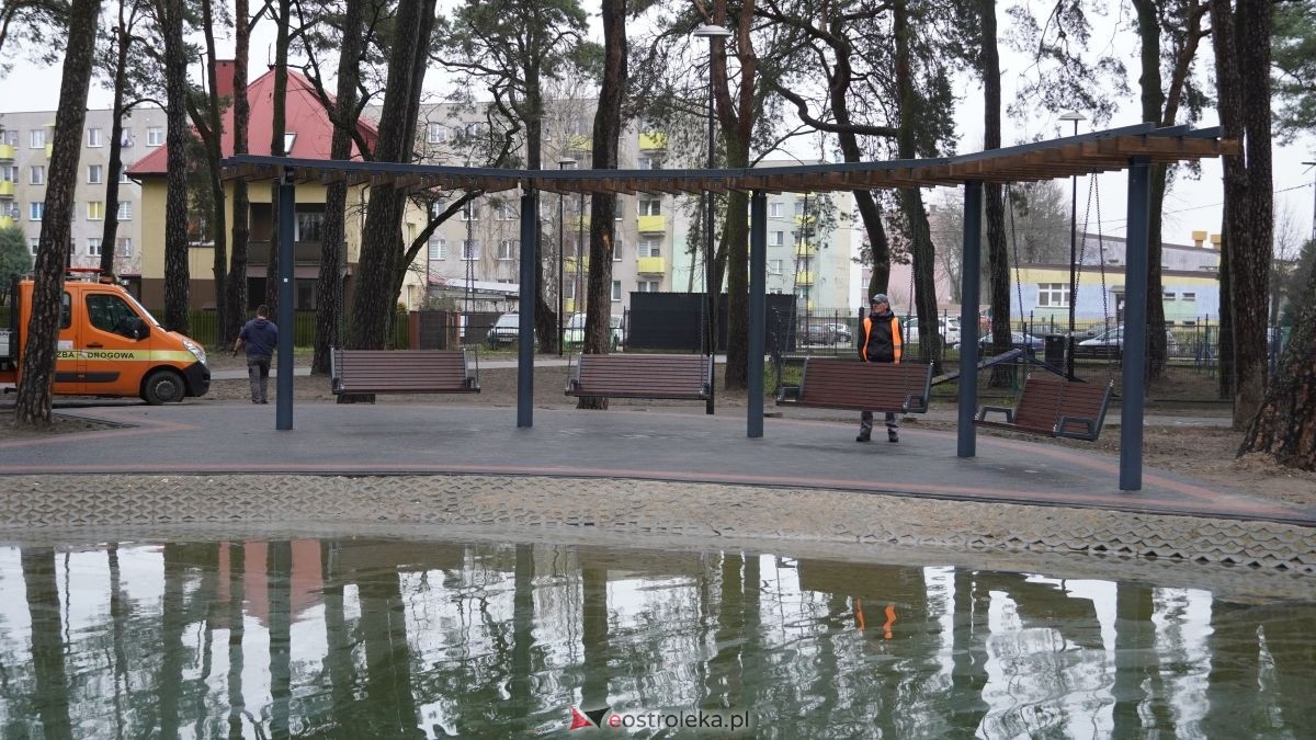 Odbiór robót w parku miejskim w Ostrołęce [10.12.2025] - zdjęcie #59 - eOstroleka.pl