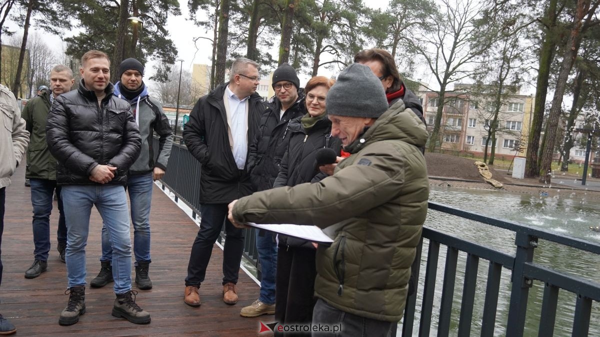 Odbiór robót w parku miejskim w Ostrołęce [10.12.2025] - zdjęcie #45 - eOstroleka.pl