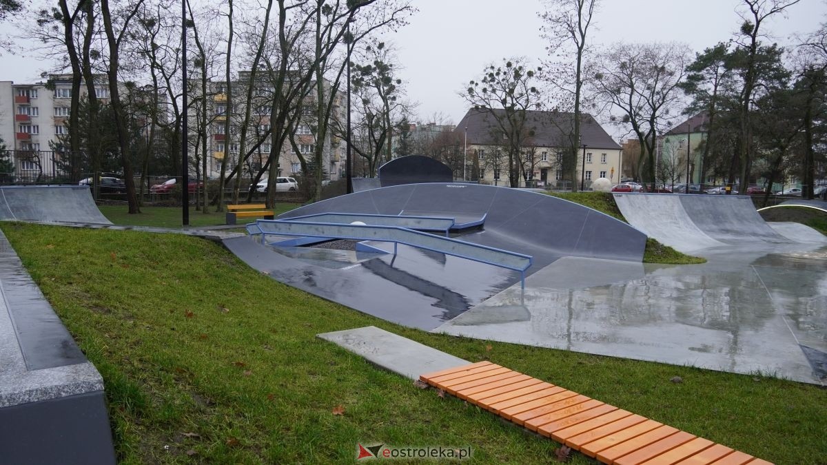 Odbiór robót w parku miejskim w Ostrołęce [10.12.2025] - zdjęcie #24 - eOstroleka.pl