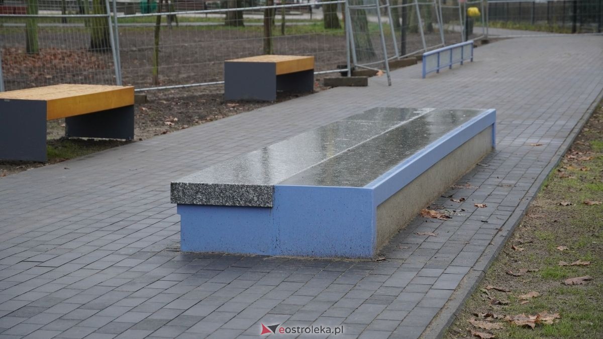 Odbiór robót w parku miejskim w Ostrołęce [10.12.2025] - zdjęcie #22 - eOstroleka.pl