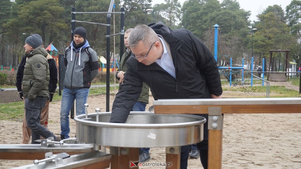 Odbiór robót w parku miejskim w Ostrołęce [10.12.2025] - zdjęcie #1 - eOstroleka.pl