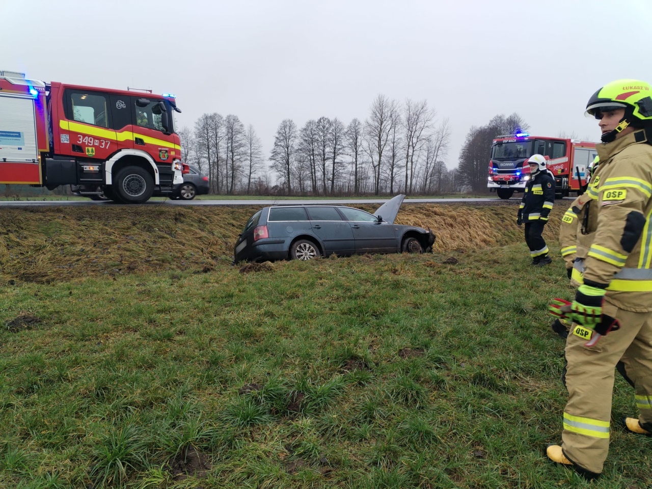Wypadek w Wachu [10.12.2025] - zdjęcie #4 - eOstroleka.pl