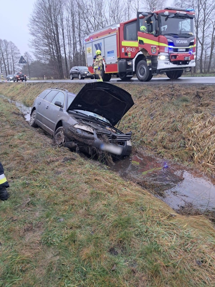 Wypadek w Wachu [10.12.2025] - zdjęcie #1 - eOstroleka.pl