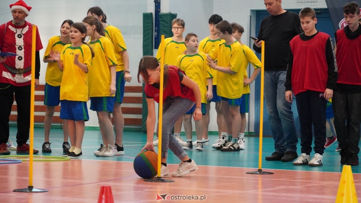 IV Mikołajkowa Spartakiada Sportowa [11.12.2025] - zdjęcie #9 - eOstroleka.pl