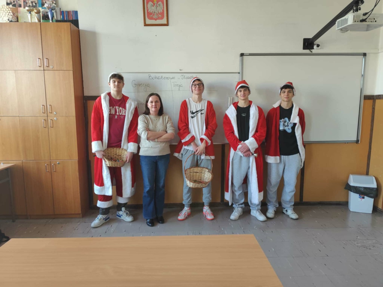 Czerwono i świątecznie. Mikołajki pełne słodyczy w ZSZ nr 1 w Ostrołęce! fot. ZSZ nr 1 [8.12.2025] - zdjęcie #55 - eOstroleka.pl