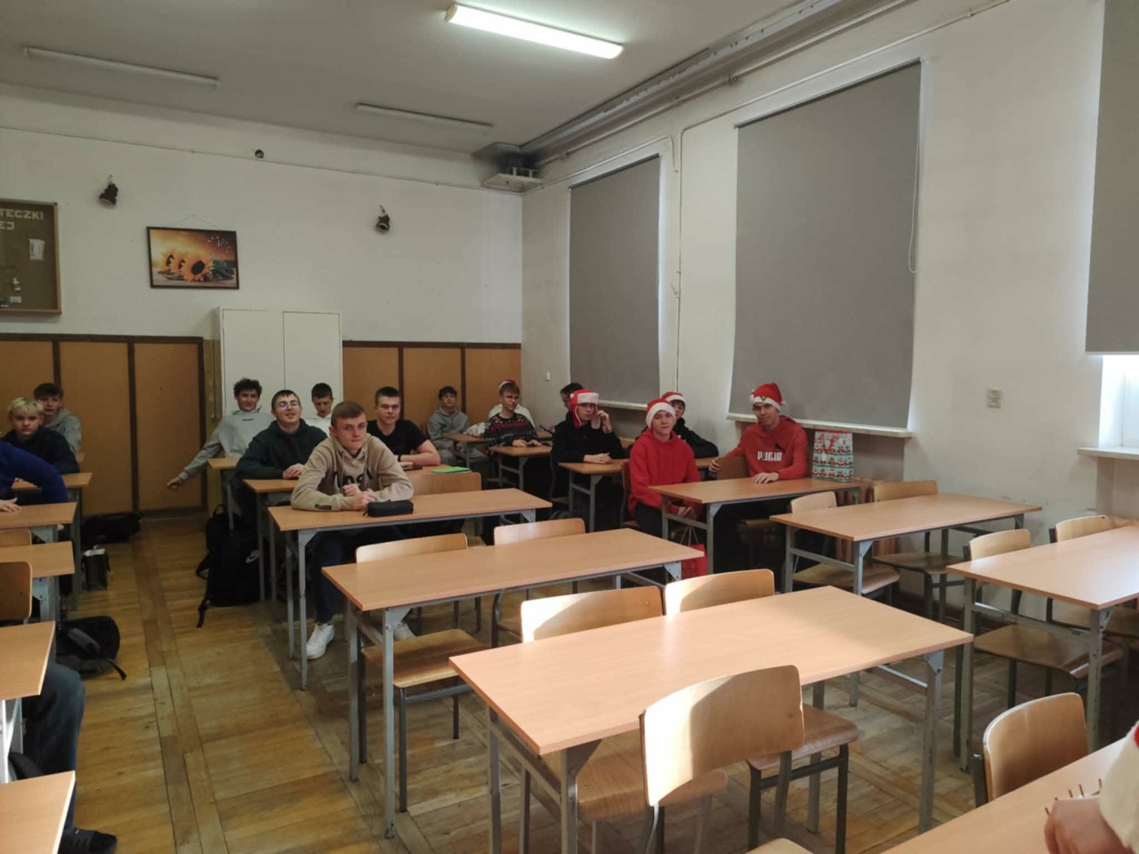 Czerwono i świątecznie. Mikołajki pełne słodyczy w ZSZ nr 1 w Ostrołęce! fot. ZSZ nr 1 [8.12.2025] - zdjęcie #52 - eOstroleka.pl