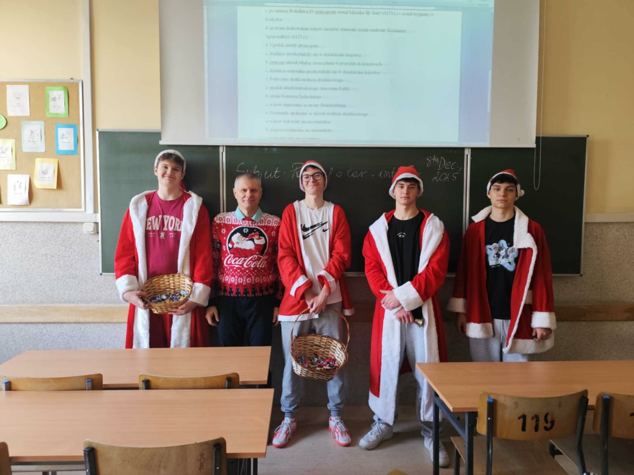 Czerwono i świątecznie. Mikołajki pełne słodyczy w ZSZ nr 1 w Ostrołęce! fot. ZSZ nr 1 [8.12.2025] - zdjęcie #48 - eOstroleka.pl