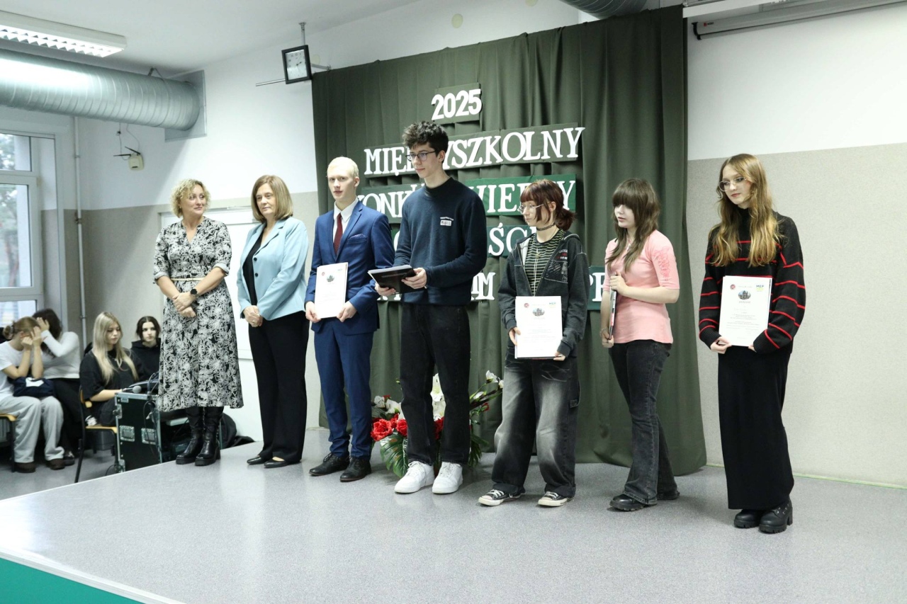 III Międzyszkolny Konkurs Wiedzy o Mieście Partnerskim Meppen fot. ZSZ nr 2 [8.12.2025] - zdjęcie #12 - eOstroleka.pl