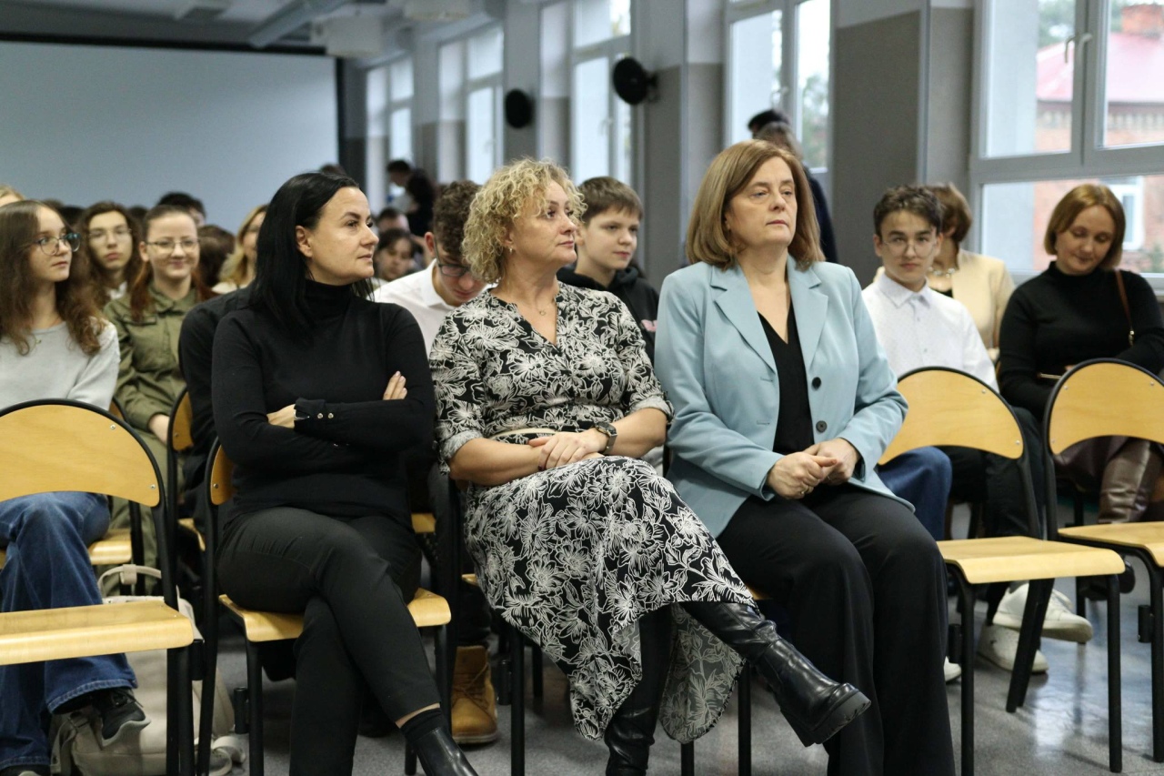 III Międzyszkolny Konkurs Wiedzy o Mieście Partnerskim Meppen fot. ZSZ nr 2 [8.12.2025] - zdjęcie #7 - eOstroleka.pl