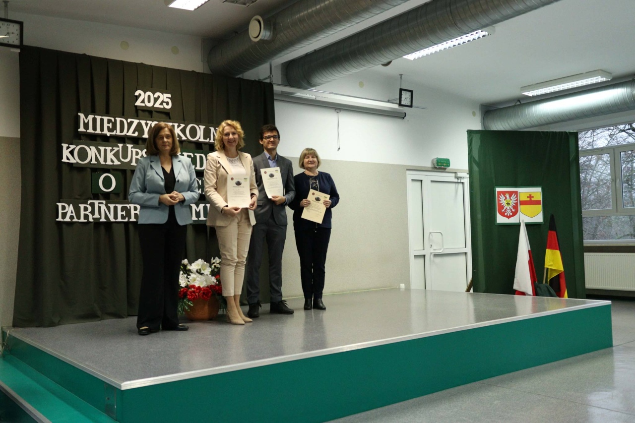 III Międzyszkolny Konkurs Wiedzy o Mieście Partnerskim Meppen fot. ZSZ nr 2 [8.12.2025] - zdjęcie #6 - eOstroleka.pl