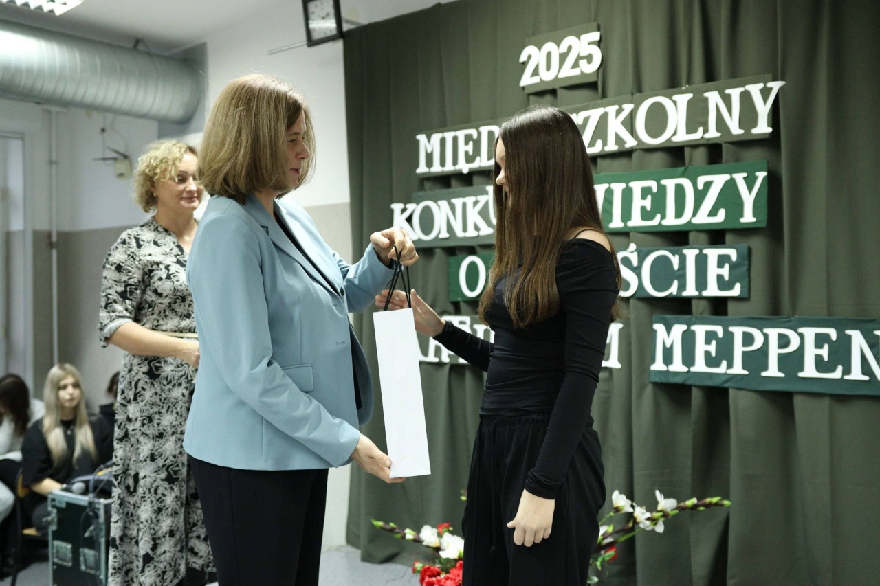 III Międzyszkolny Konkurs Wiedzy o Mieście Partnerskim Meppen fot. ZSZ nr 2 [8.12.2025] - zdjęcie #4 - eOstroleka.pl