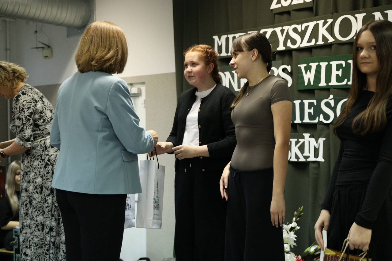 III Międzyszkolny Konkurs Wiedzy o Mieście Partnerskim Meppen fot. ZSZ nr 2 [8.12.2025] - zdjęcie #3 - eOstroleka.pl