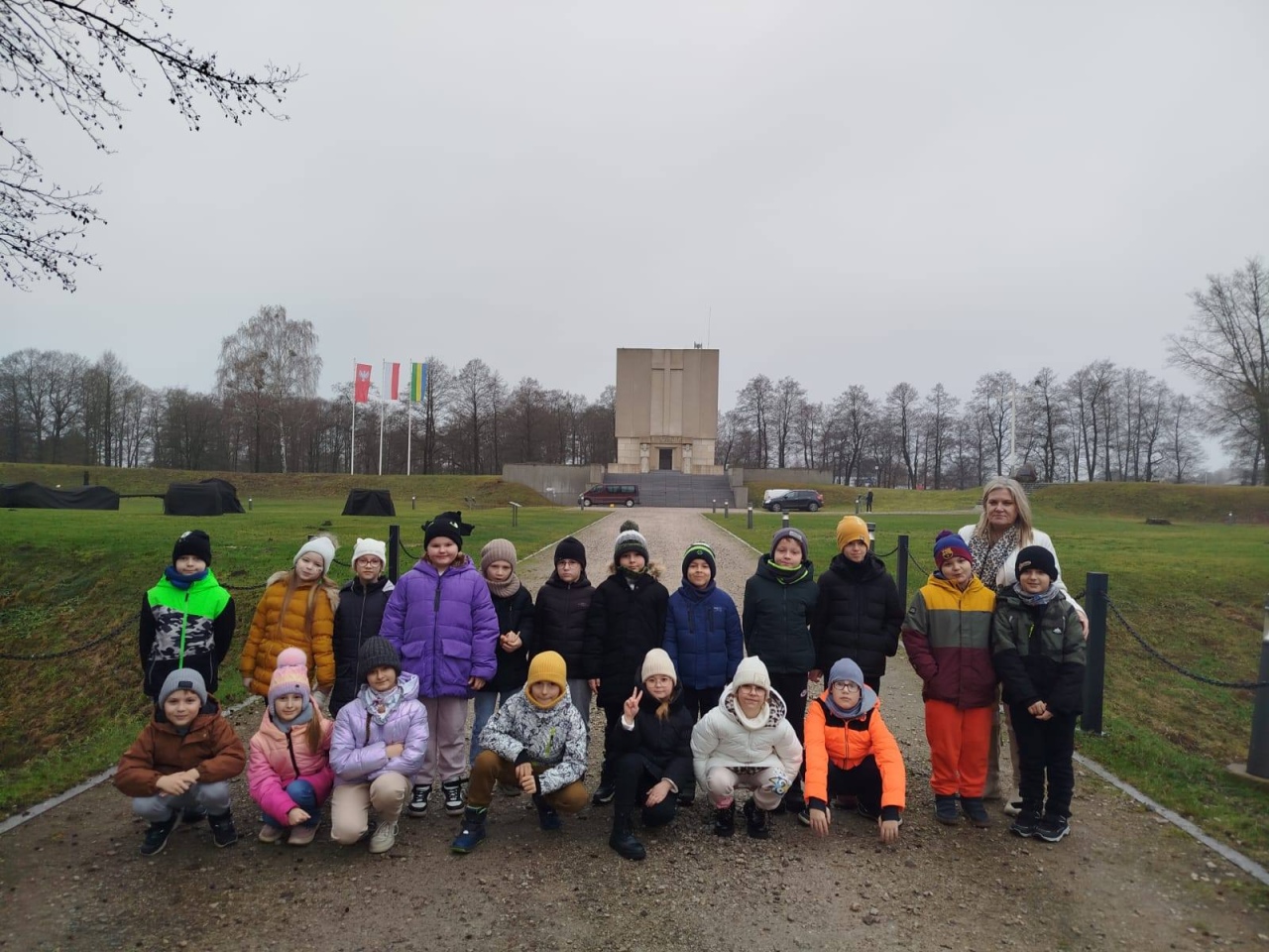 Żywa lekcja historii: klasa 2A ze Szkoły Podstawowej nr 5 na Fortach Bema, fot. SP nr 5 [10.12.2025] - zdjęcie #27 - eOstroleka.pl