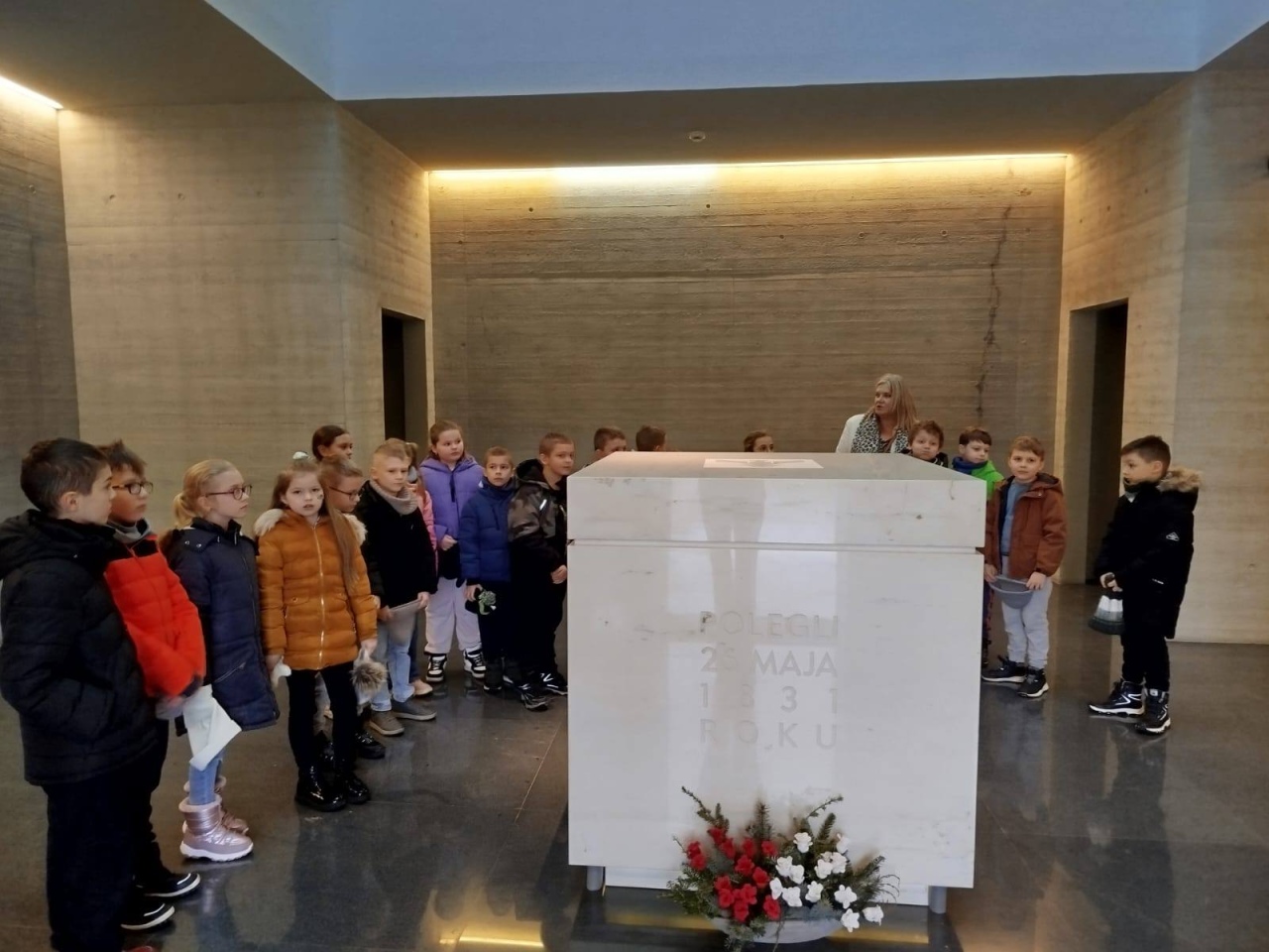 Żywa lekcja historii: klasa 2A ze Szkoły Podstawowej nr 5 na Fortach Bema, fot. SP nr 5 [10.12.2025] - zdjęcie #26 - eOstroleka.pl