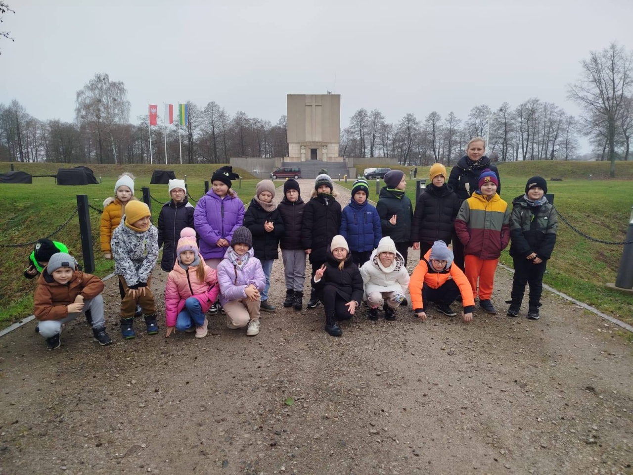 Żywa lekcja historii: klasa 2A ze Szkoły Podstawowej nr 5 na Fortach Bema, fot. SP nr 5 [10.12.2025] - zdjęcie #25 - eOstroleka.pl