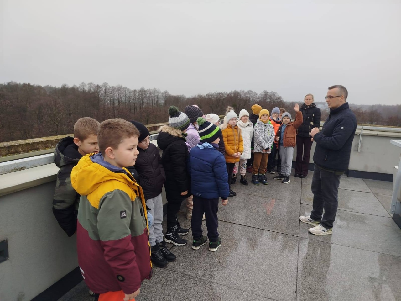 Żywa lekcja historii: klasa 2A ze Szkoły Podstawowej nr 5 na Fortach Bema, fot. SP nr 5 [10.12.2025] - zdjęcie #24 - eOstroleka.pl
