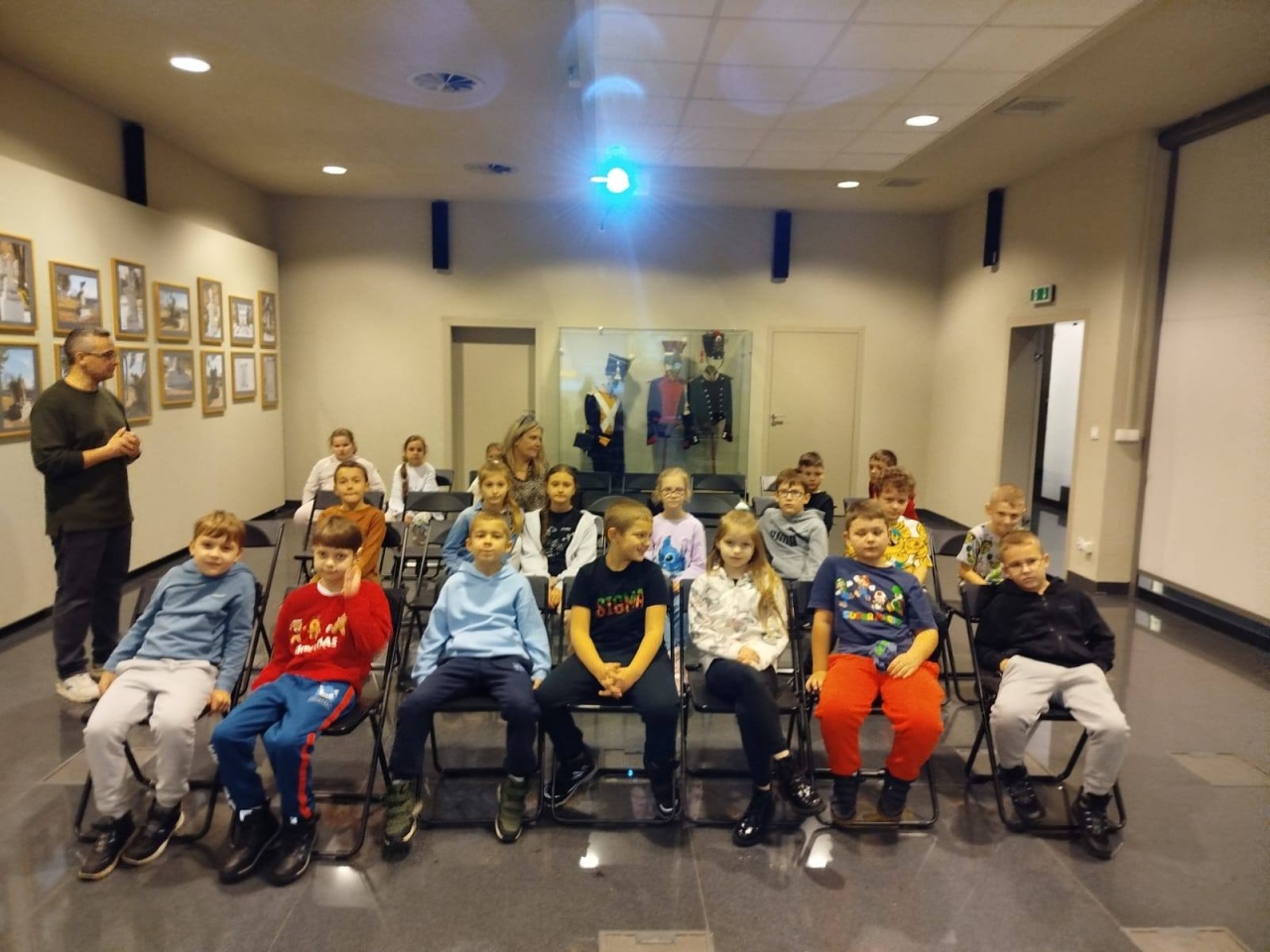Żywa lekcja historii: klasa 2A ze Szkoły Podstawowej nr 5 na Fortach Bema, fot. SP nr 5 [10.12.2025] - zdjęcie #18 - eOstroleka.pl