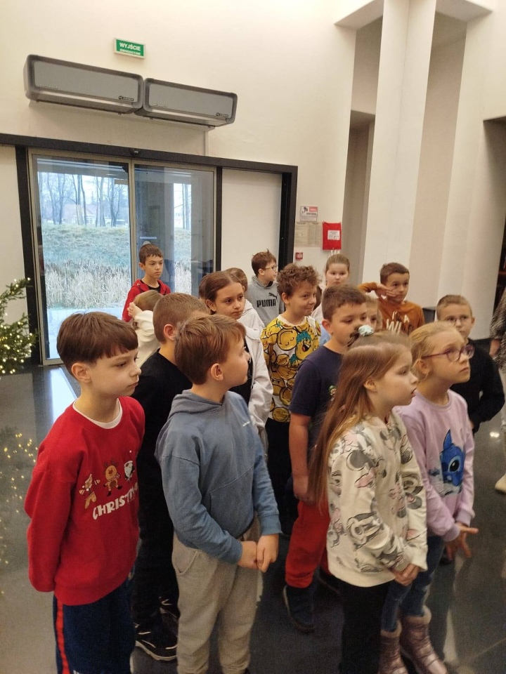 Żywa lekcja historii: klasa 2A ze Szkoły Podstawowej nr 5 na Fortach Bema, fot. SP nr 5 [10.12.2025] - zdjęcie #17 - eOstroleka.pl