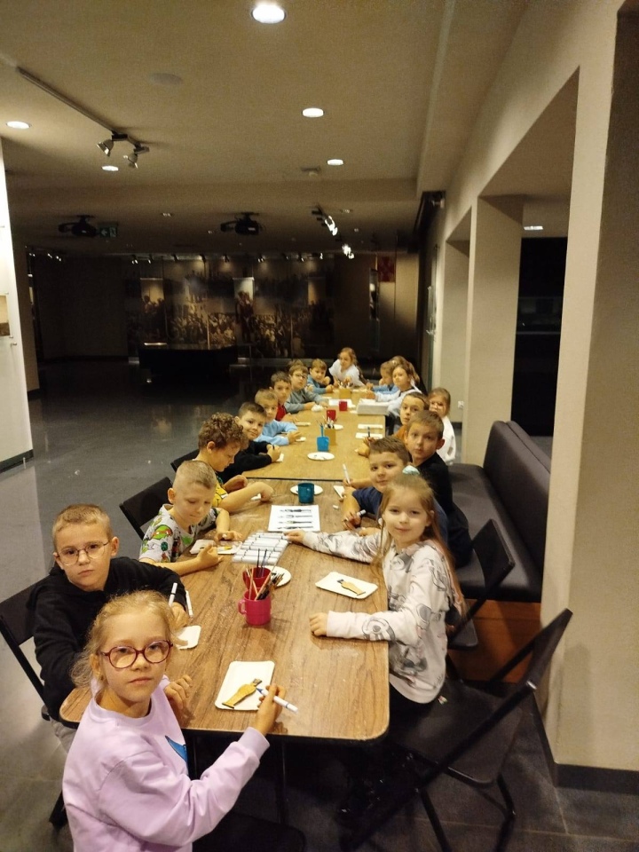 Żywa lekcja historii: klasa 2A ze Szkoły Podstawowej nr 5 na Fortach Bema, fot. SP nr 5 [10.12.2025] - zdjęcie #2 - eOstroleka.pl
