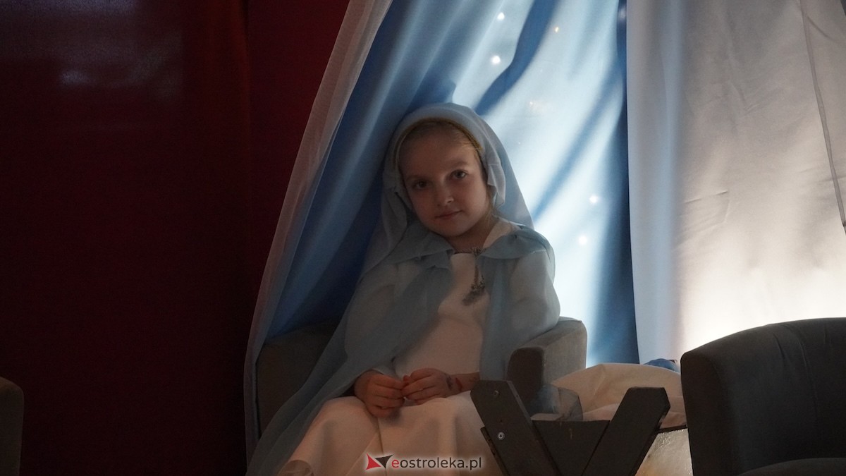 Jasełka i wspólne kolędowanie Przedszkole Miejskie Kraina Marzeń w Ostrołęce [12.12.2025] - zdjęcie #102 - eOstroleka.pl
