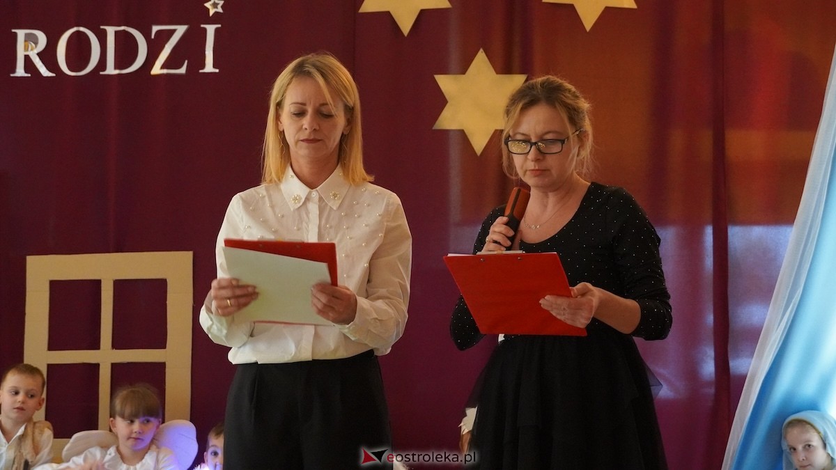 Jasełka i wspólne kolędowanie Przedszkole Miejskie Kraina Marzeń w Ostrołęce [12.12.2025] - zdjęcie #92 - eOstroleka.pl