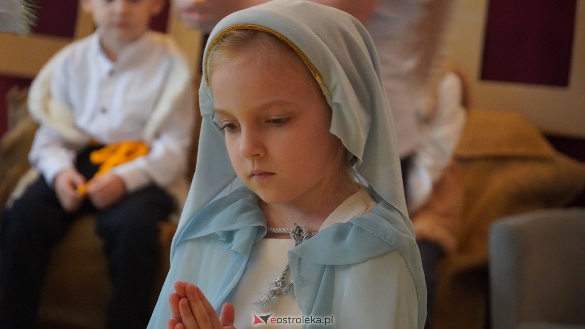 Jasełka i wspólne kolędowanie Przedszkole Miejskie Kraina Marzeń w Ostrołęce [12.12.2025] - zdjęcie #84 - eOstroleka.pl