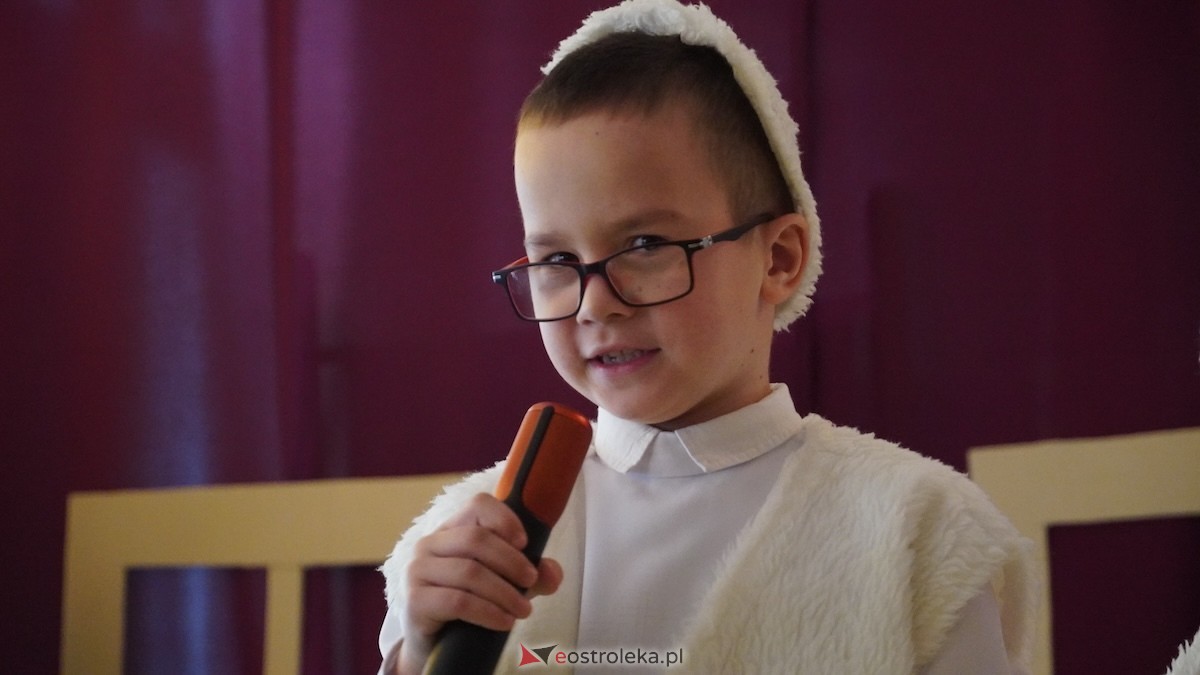 Jasełka i wspólne kolędowanie Przedszkole Miejskie Kraina Marzeń w Ostrołęce [12.12.2025] - zdjęcie #62 - eOstroleka.pl