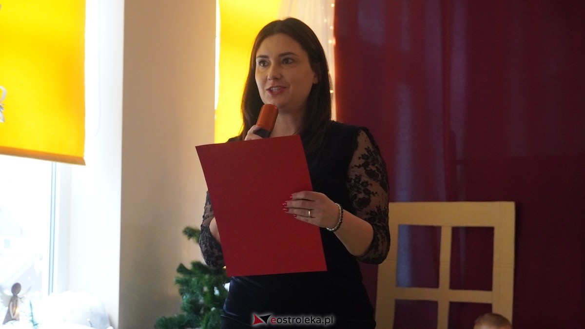 Jasełka i wspólne kolędowanie Przedszkole Miejskie Kraina Marzeń w Ostrołęce [12.12.2025] - zdjęcie #24 - eOstroleka.pl