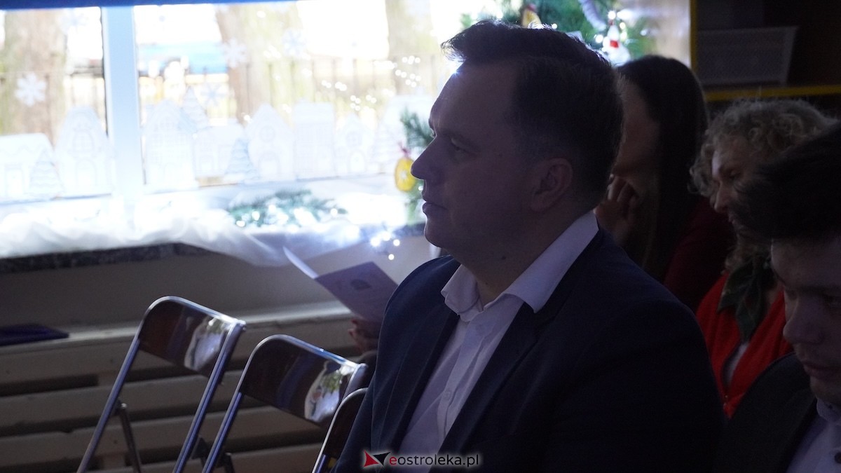 Jasełka i wspólne kolędowanie Przedszkole Miejskie Kraina Marzeń w Ostrołęce [12.12.2025] - zdjęcie #14 - eOstroleka.pl