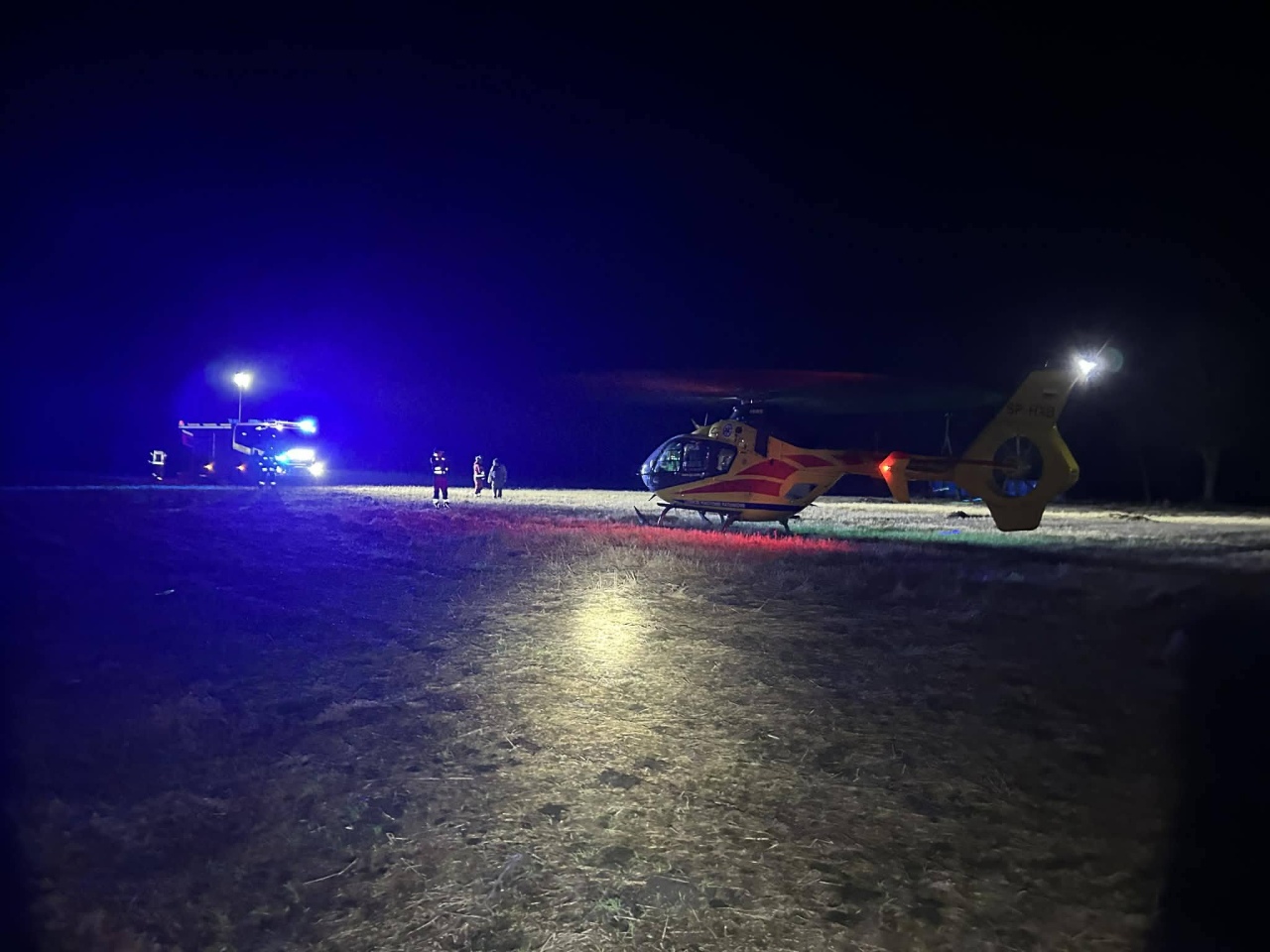 Lądowanie śmigłowca LPR w Czarni do poparzonego 2-latka [12.12.2025] - zdjęcie #1 - eOstroleka.pl