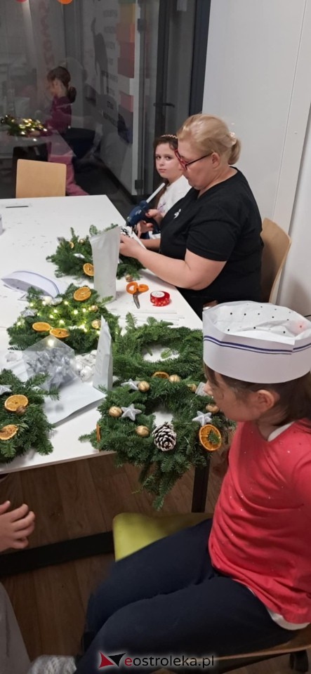 Świąteczne warsztaty w Multicentrum [12.12.2025] - zdjęcie #12 - eOstroleka.pl