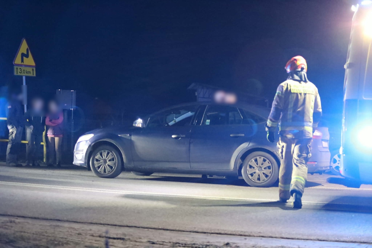Wypadek w Łęgu Starościńskim - potrącenie pieszego [12.12.2025] - zdjęcie #5 - eOstroleka.pl