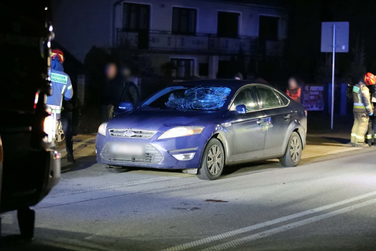 Wypadek w Łęgu Starościńskim - potrącenie pieszego [12.12.2025] - zdjęcie #3 - eOstroleka.pl