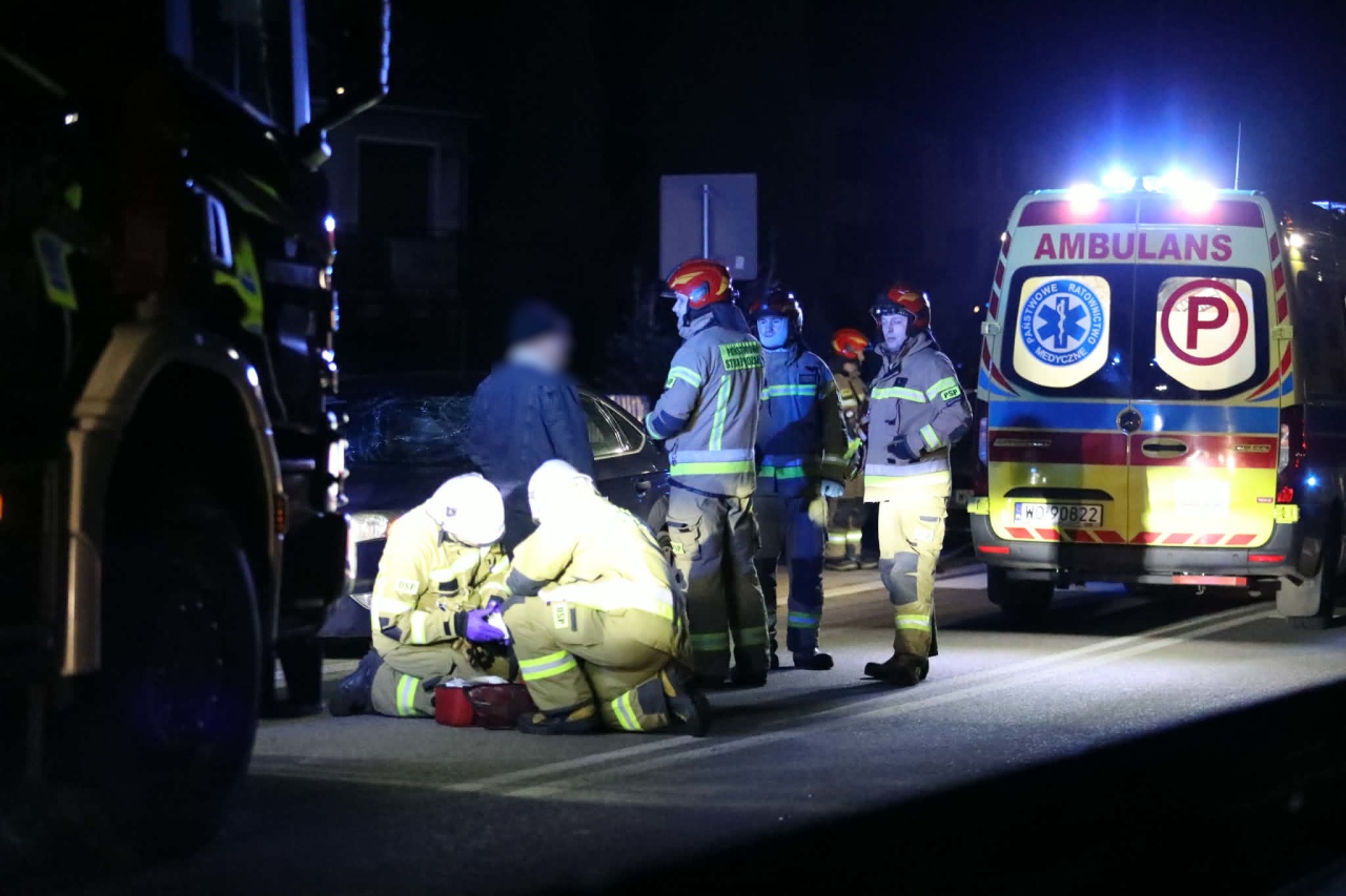 Wypadek w Łęgu Starościńskim - potrącenie pieszego [12.12.2025] - zdjęcie #2 - eOstroleka.pl