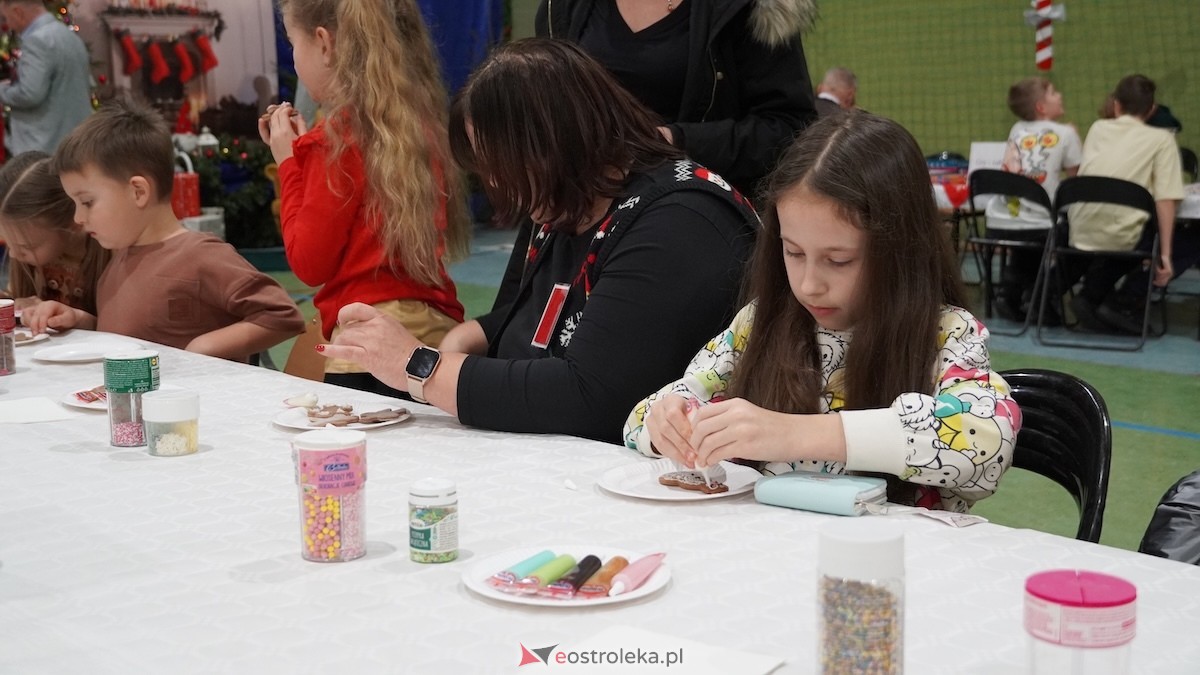 III Szkolny Kiermasz Bożonarodzeniowy w Rzekuniu [12.12.2025] - zdjęcie #98 - eOstroleka.pl
