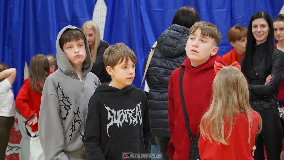 III Szkolny Kiermasz Bożonarodzeniowy w Rzekuniu [12.12.2025] - zdjęcie #84 - eOstroleka.pl