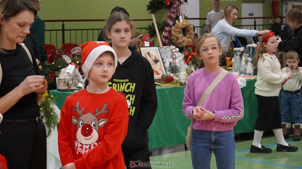 III Szkolny Kiermasz Bożonarodzeniowy w Rzekuniu [12.12.2025] - zdjęcie #72 - eOstroleka.pl