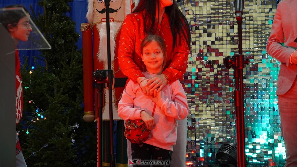 III Szkolny Kiermasz Bożonarodzeniowy w Rzekuniu [12.12.2025] - zdjęcie #71 - eOstroleka.pl
